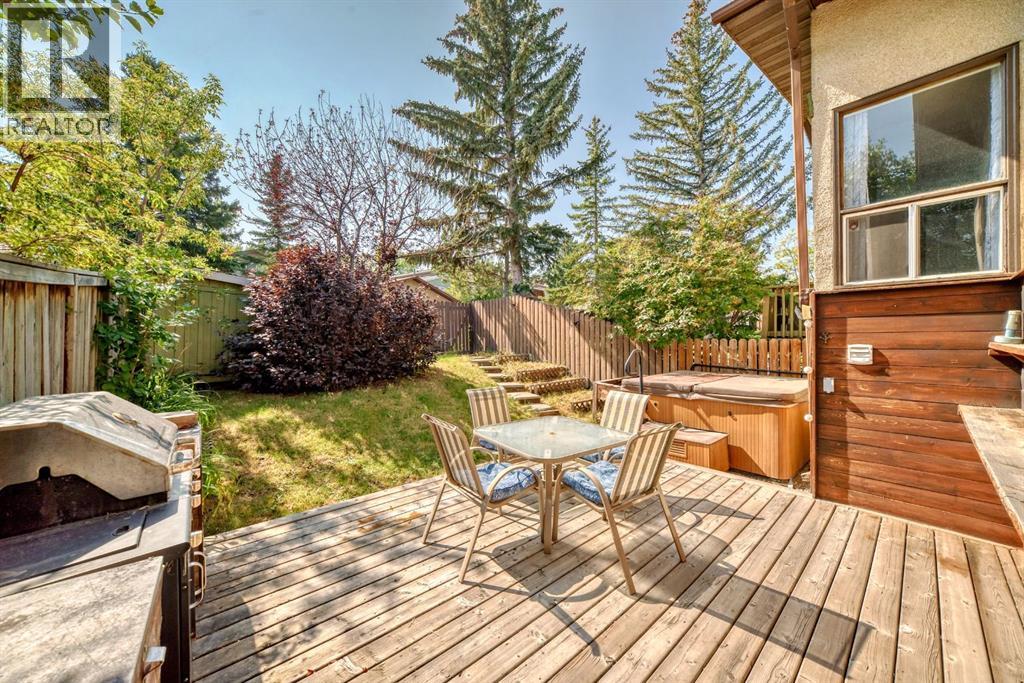 Single Family House Bi-level for Sale in  Berkley Close NW Beddington Heights Calgary 