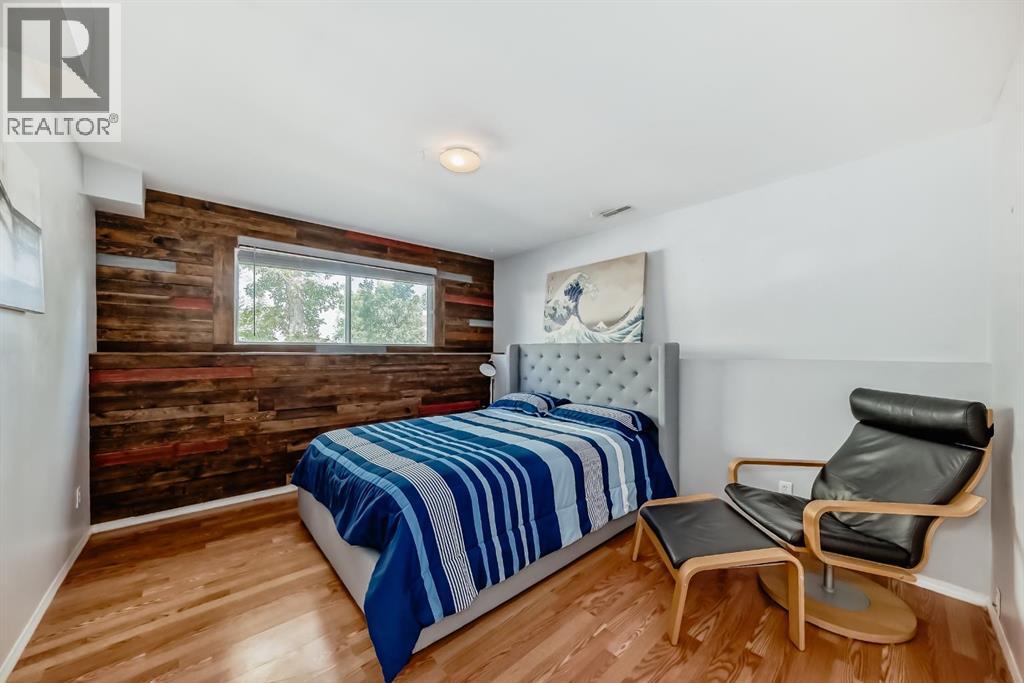 Single Family House Bi-level for Sale in  Berkley Close NW Beddington Heights Calgary 
