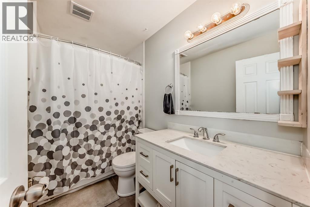 Single Family House Bi-level for Sale in  Berkley Close NW Beddington Heights Calgary 