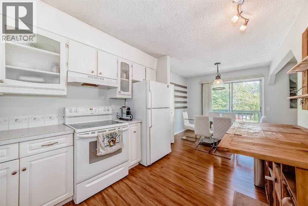 Single Family House Bi-level for Sale in  Berkley Close NW Beddington Heights Calgary 