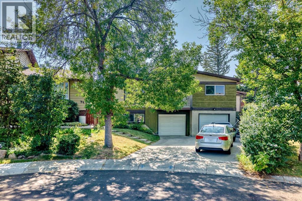 Single Family House Bi-level for Sale in  Berkley Close NW Beddington Heights Calgary 
