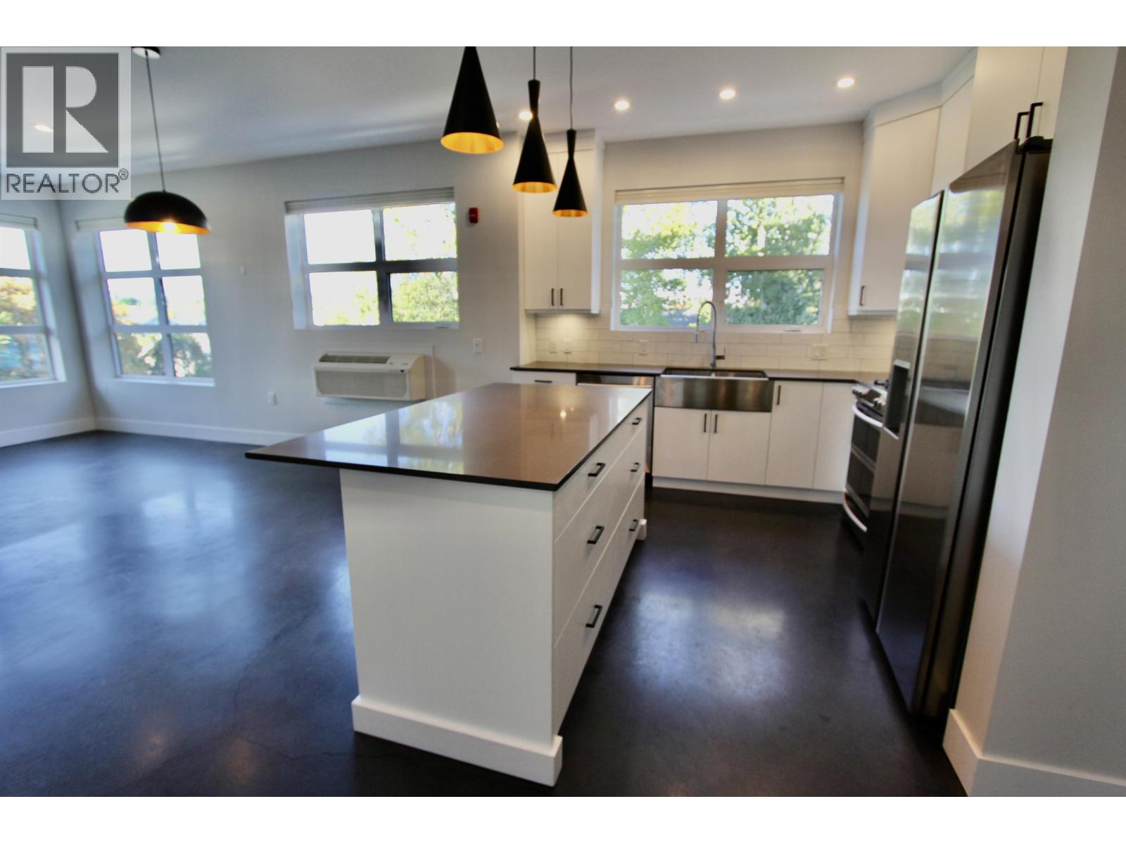 201 1694 7TH AVENUE, Prince George
