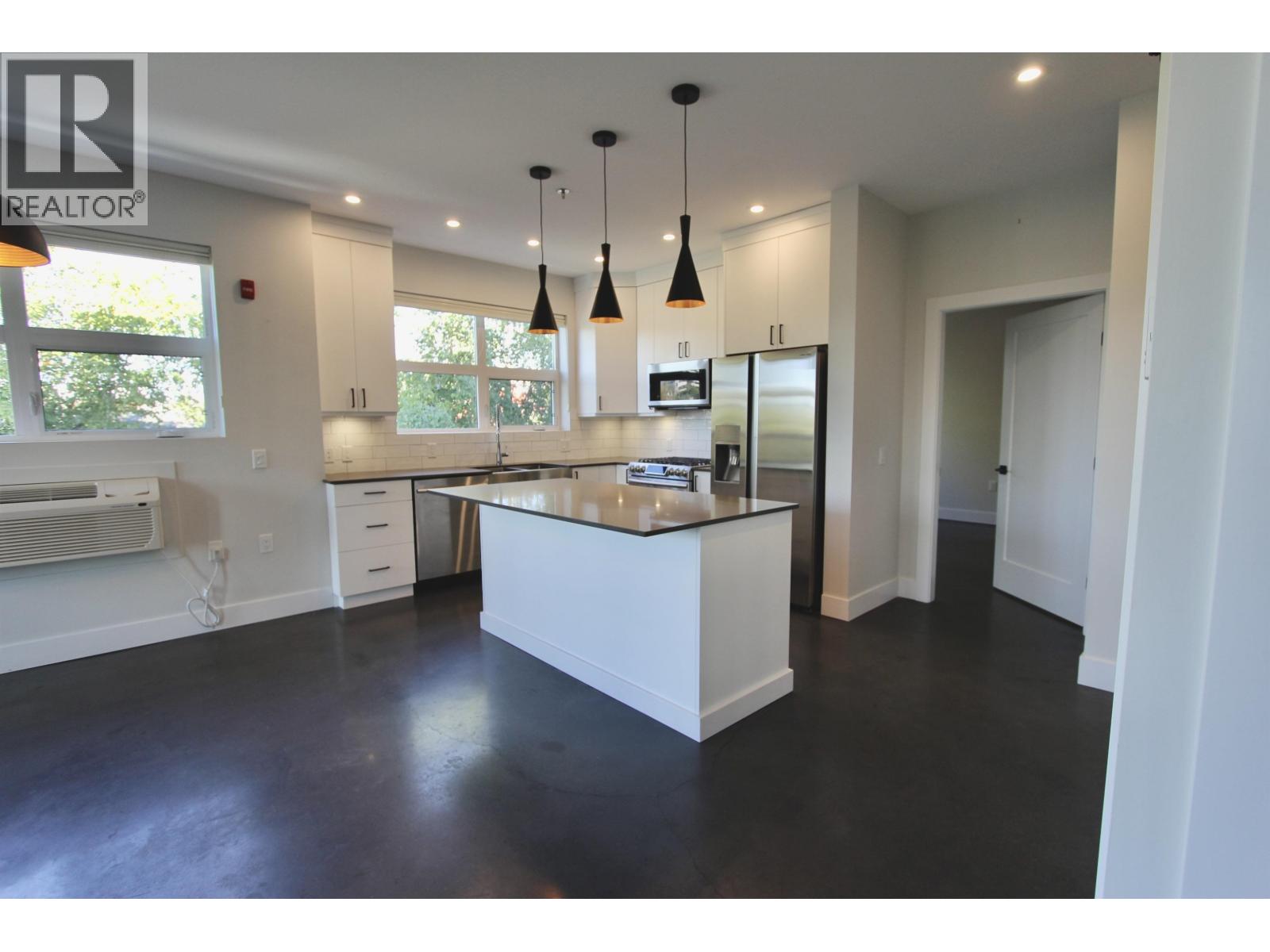 201 1694 7TH AVENUE, Prince George