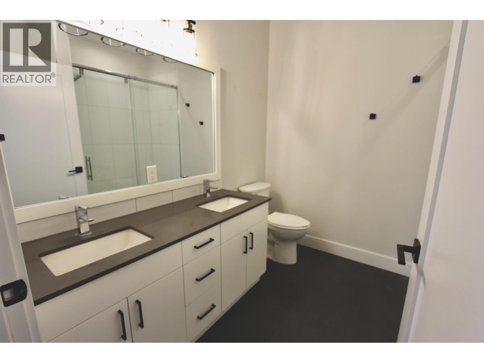 201 1694 7TH AVENUE, Prince George