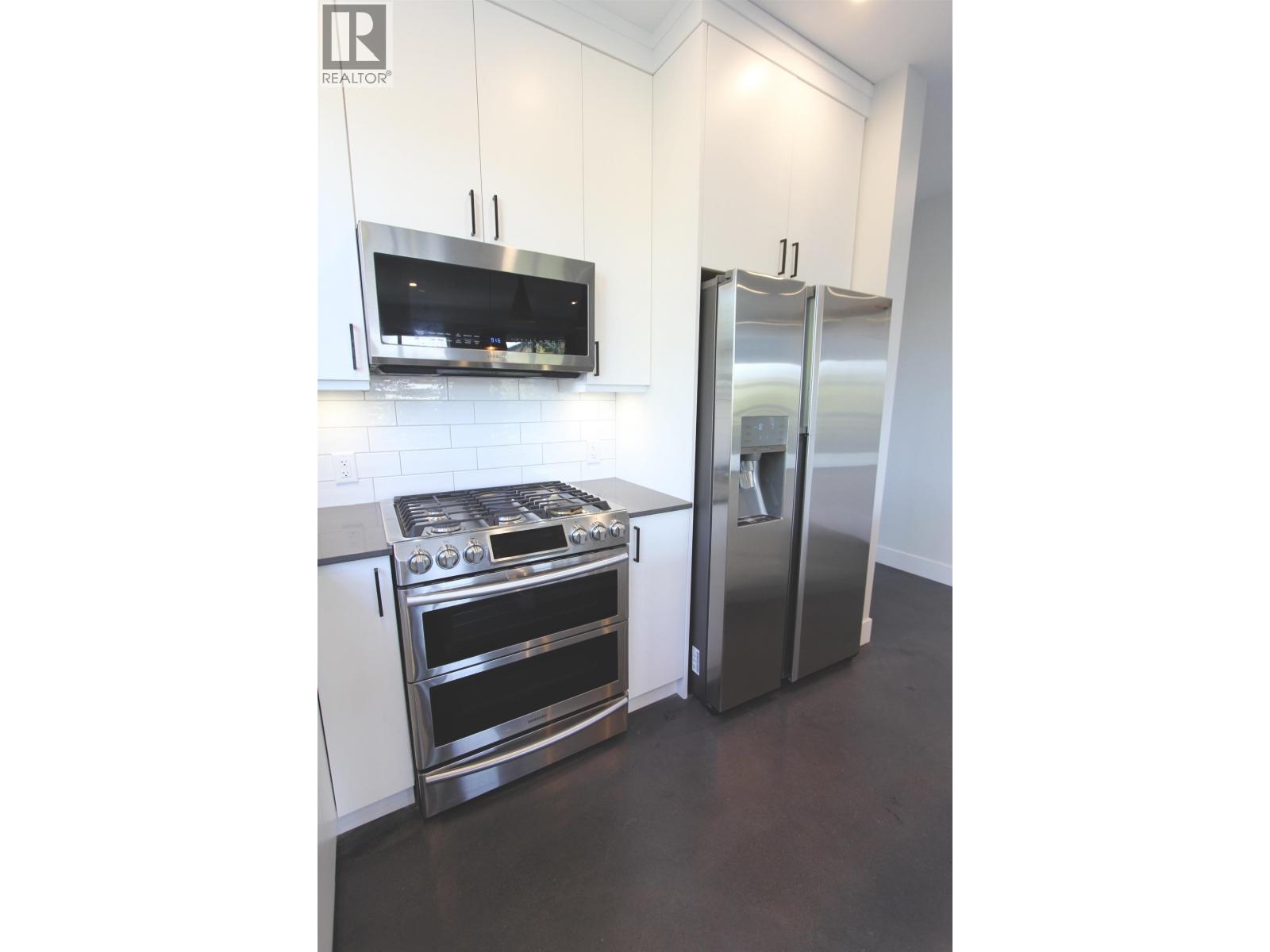201 1694 7TH AVENUE, Prince George
