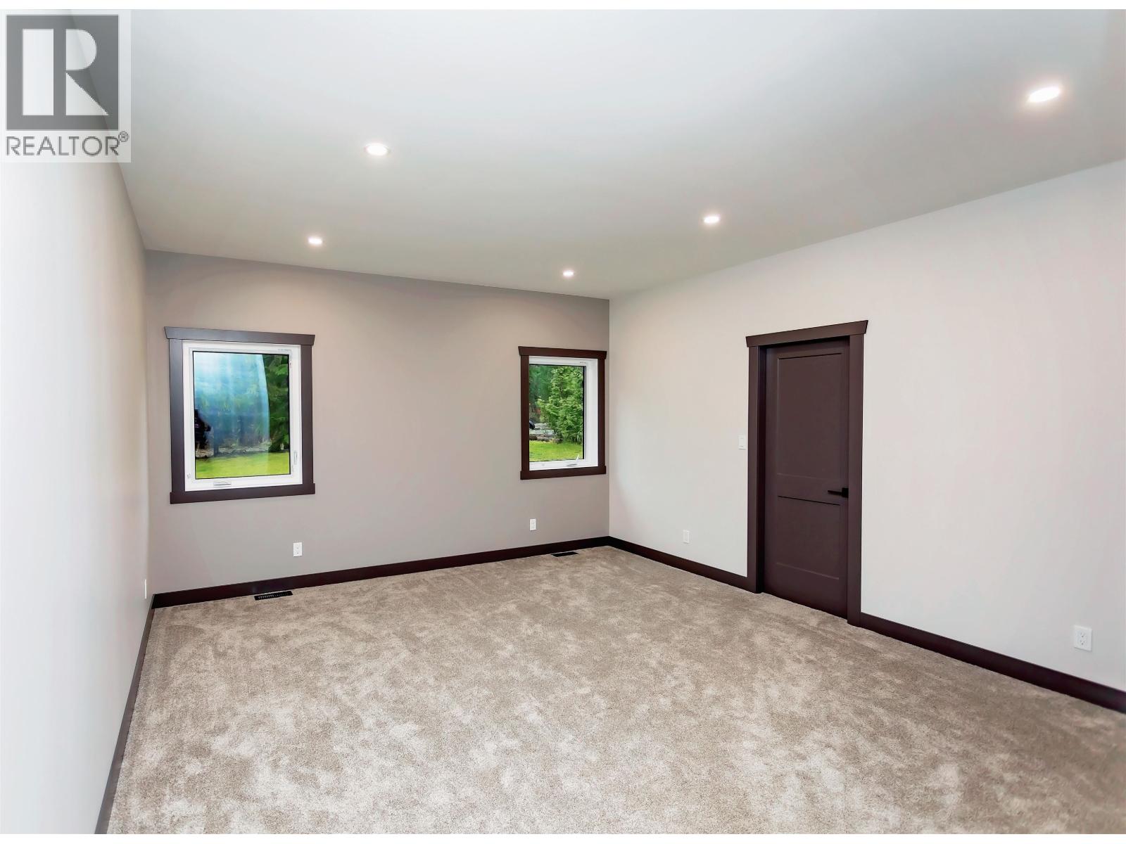 273 LOGANBERRY AVENUE - 27