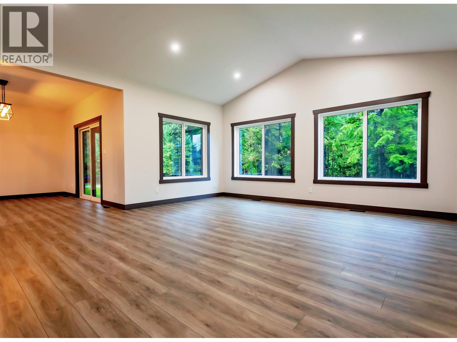 273 LOGANBERRY AVENUE - 13
