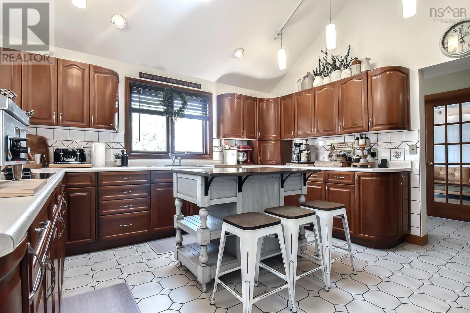 Property 11 of 31 of 1774 Waverley Road