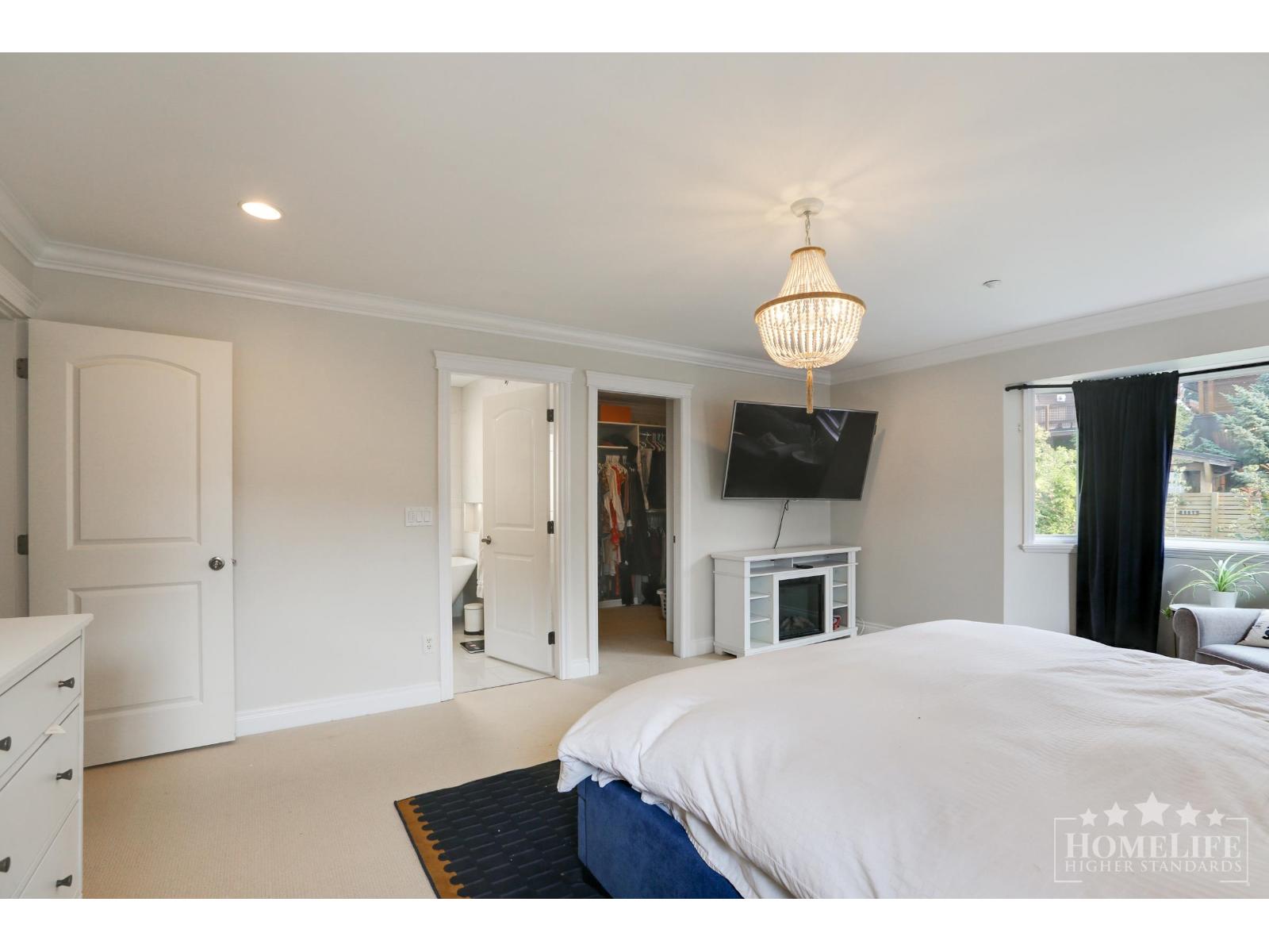 942 MAPLE STREET, White Rock