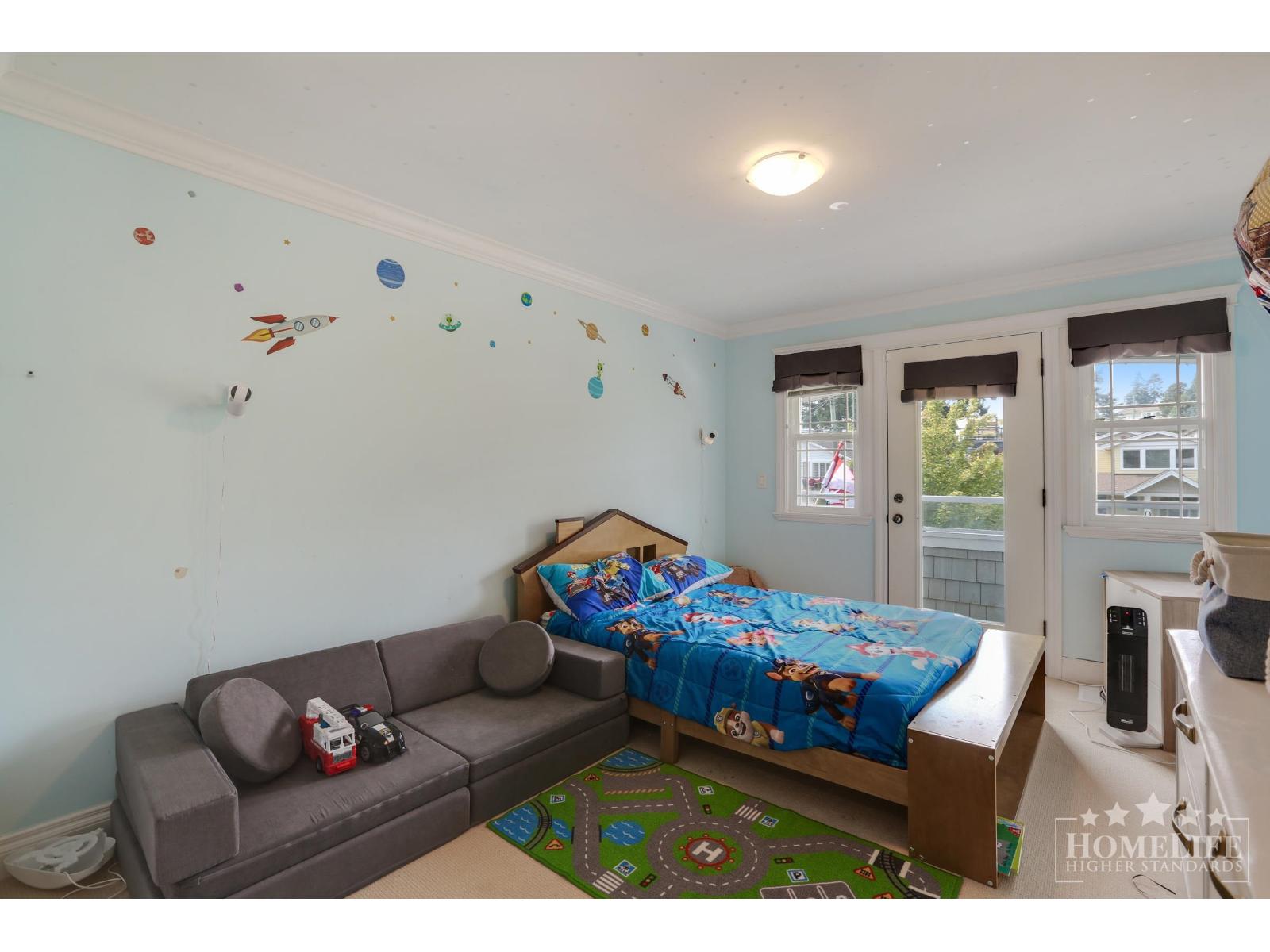 942 MAPLE STREET, White Rock
