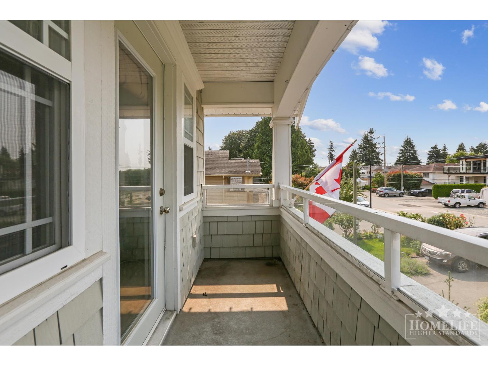 942 MAPLE STREET, White Rock