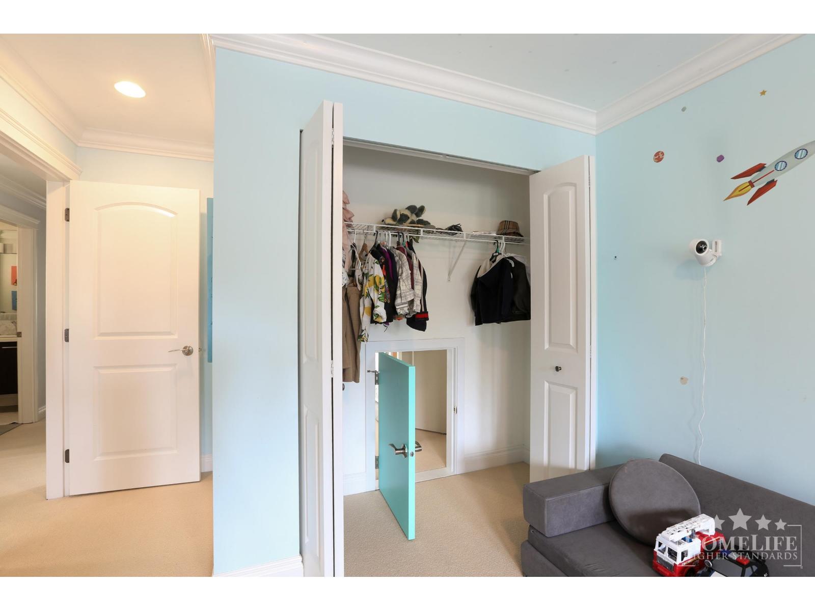 942 MAPLE STREET, White Rock