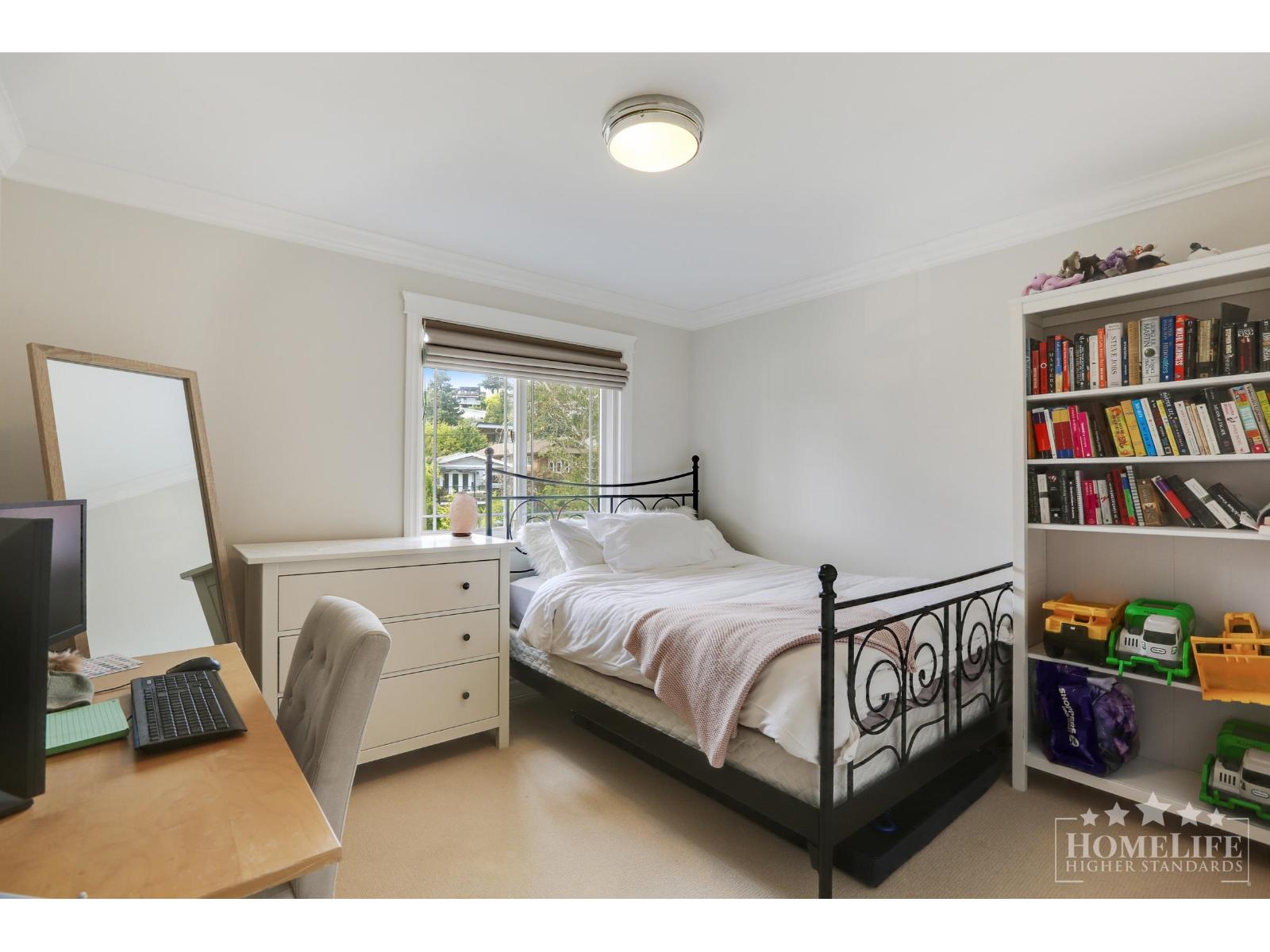 942 MAPLE STREET, White Rock