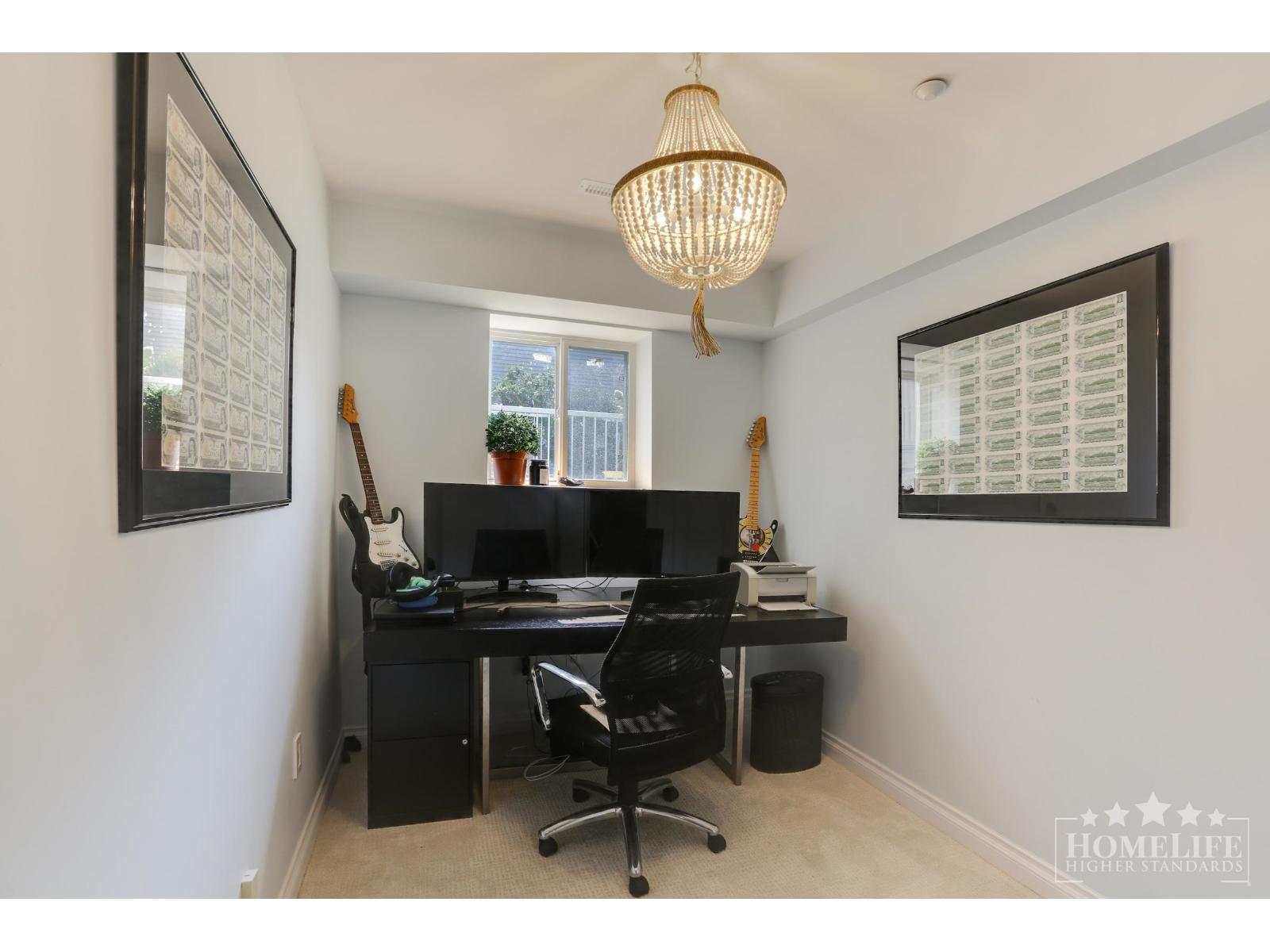 942 MAPLE STREET, White Rock