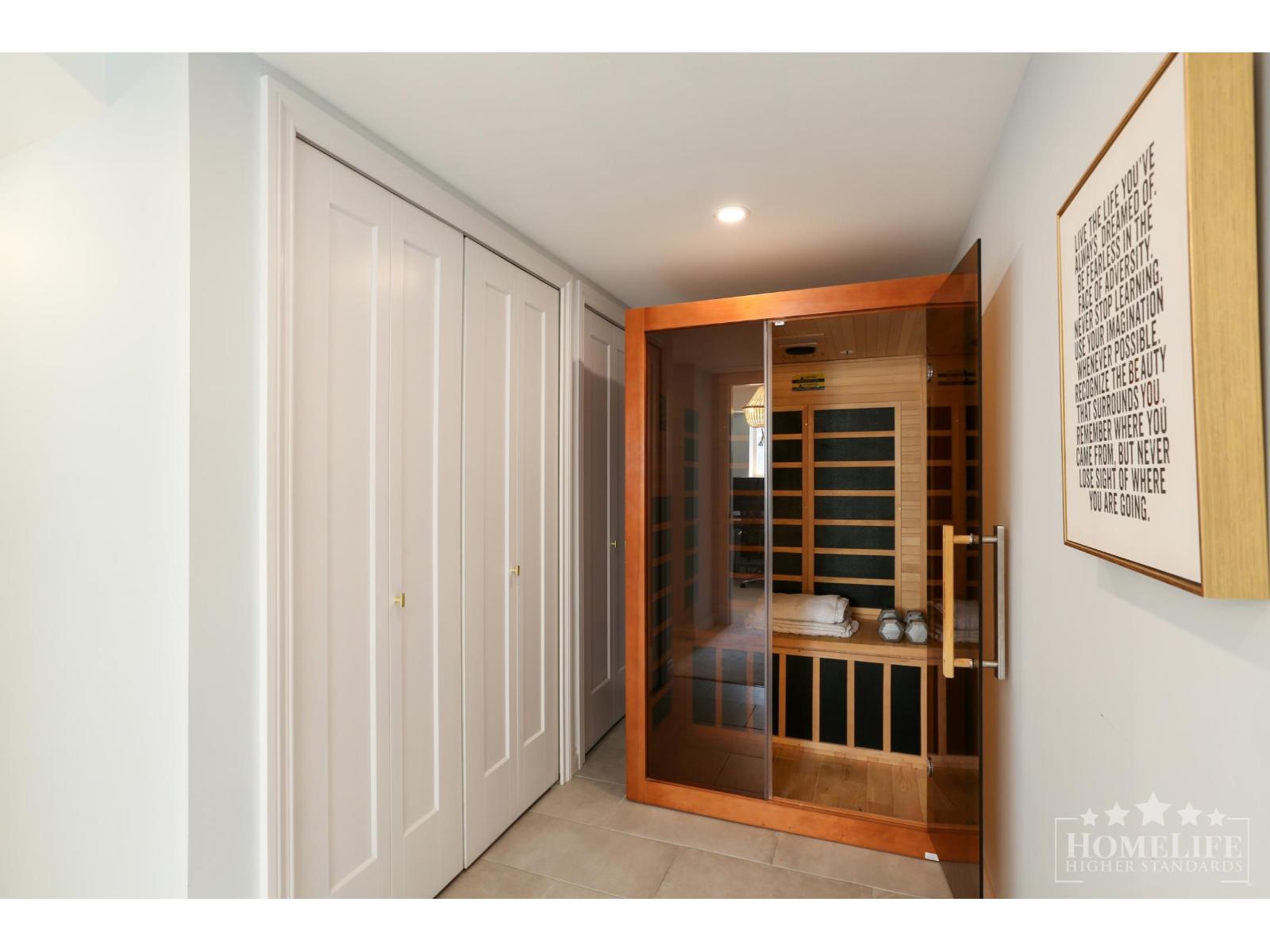 942 MAPLE STREET, White Rock