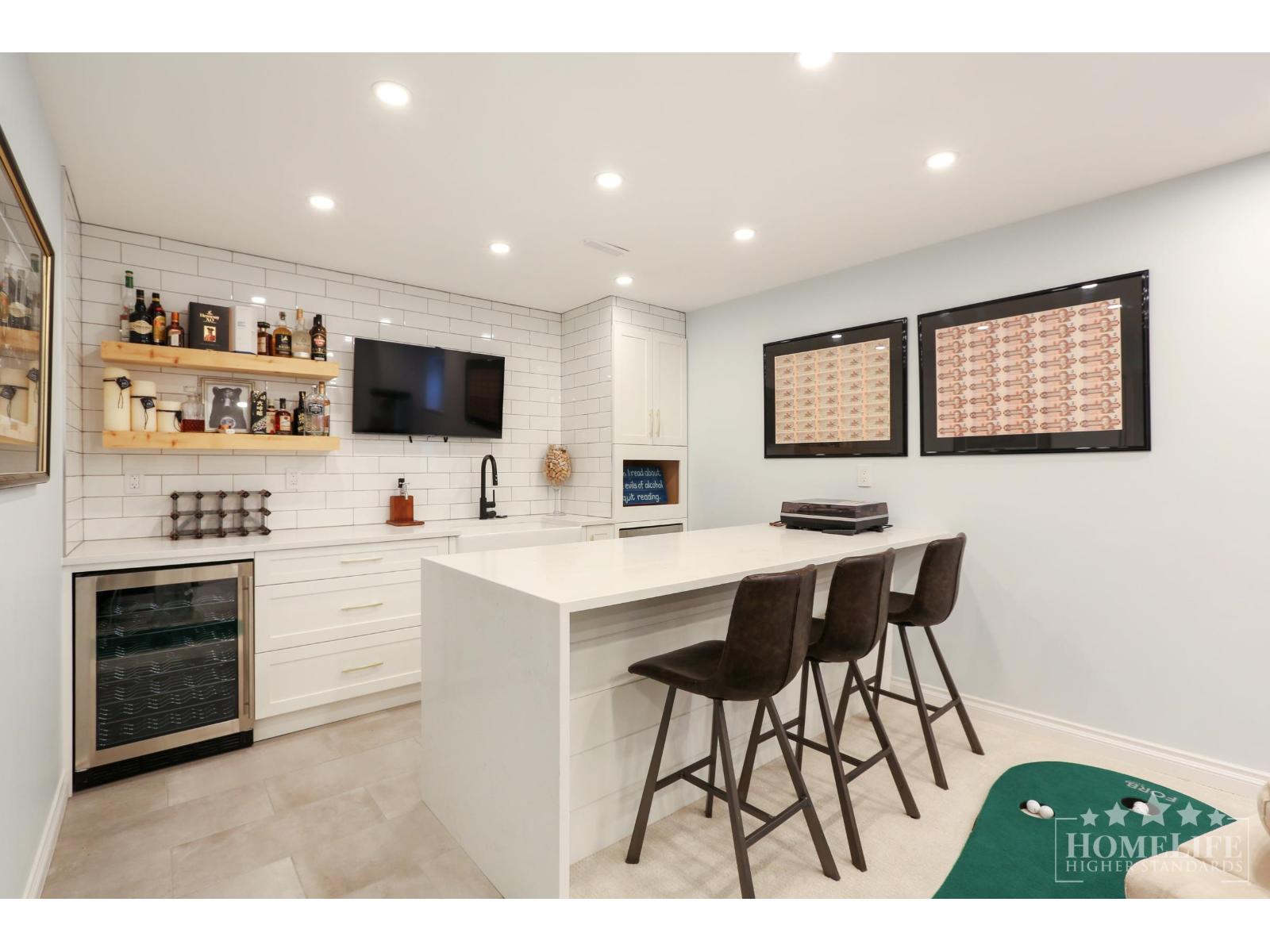 942 MAPLE STREET, White Rock
