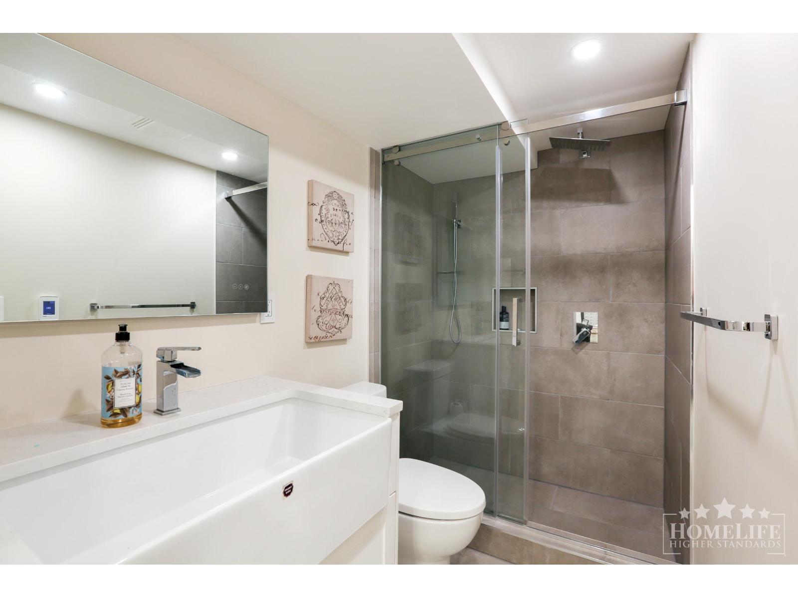 942 MAPLE STREET, White Rock