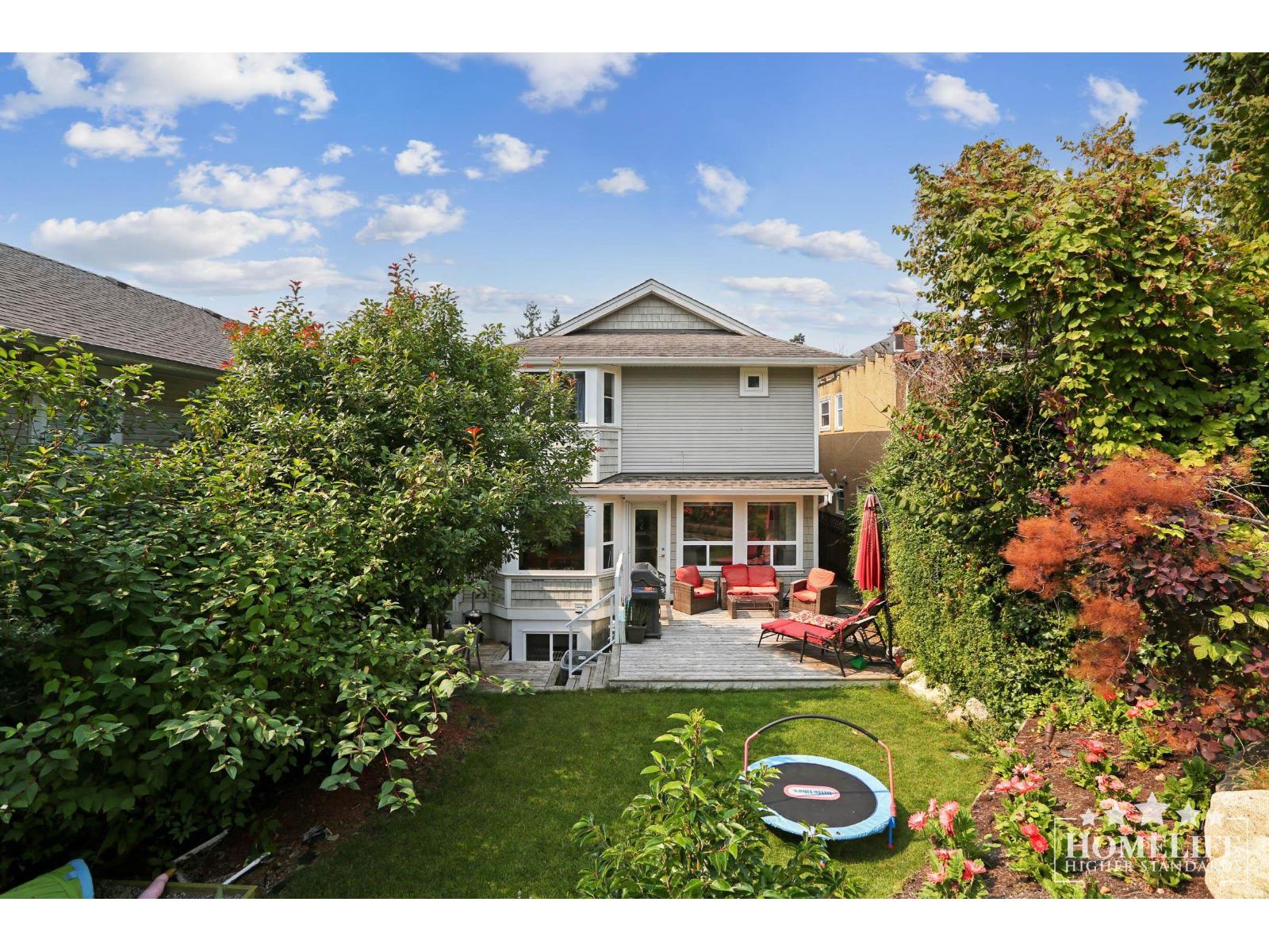 942 MAPLE STREET, White Rock