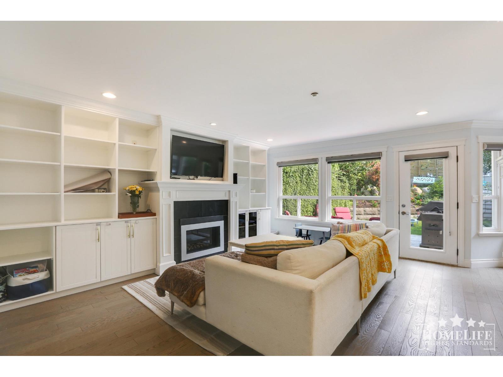942 MAPLE STREET, White Rock