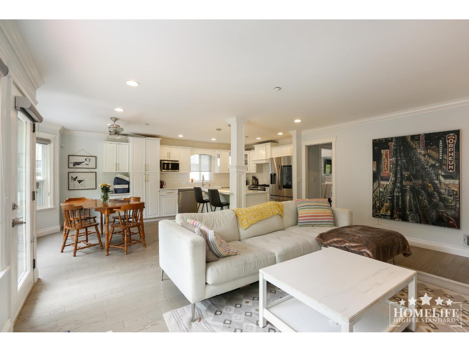 942 MAPLE STREET, White Rock
