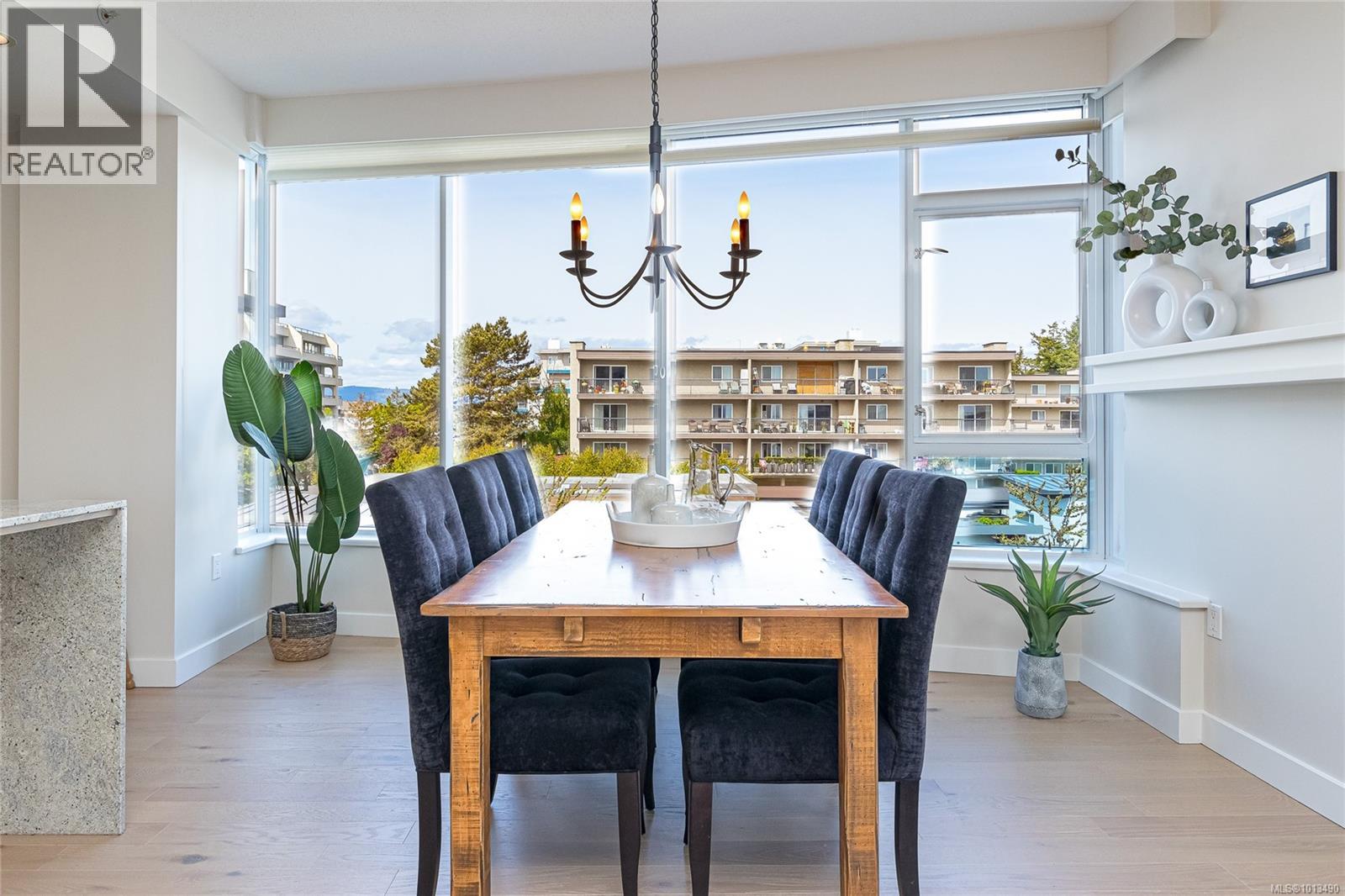 301 9809 Seaport Place, Sidney