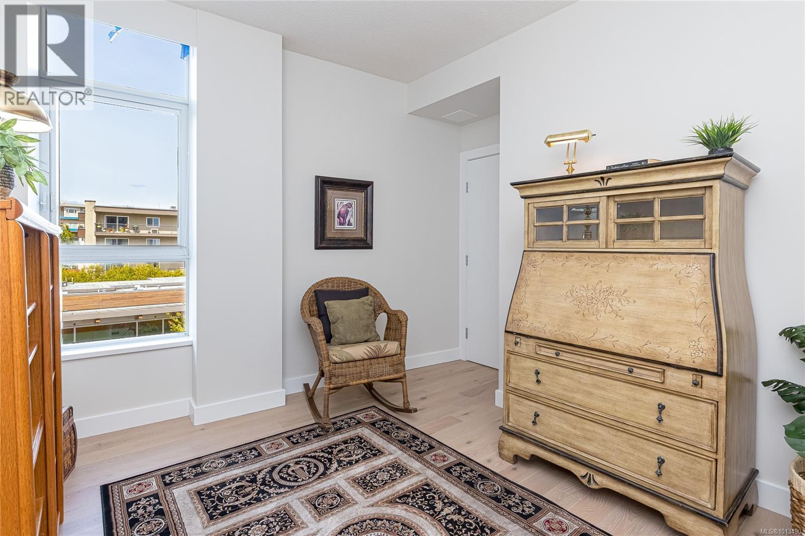 301 9809 Seaport Place, Sidney