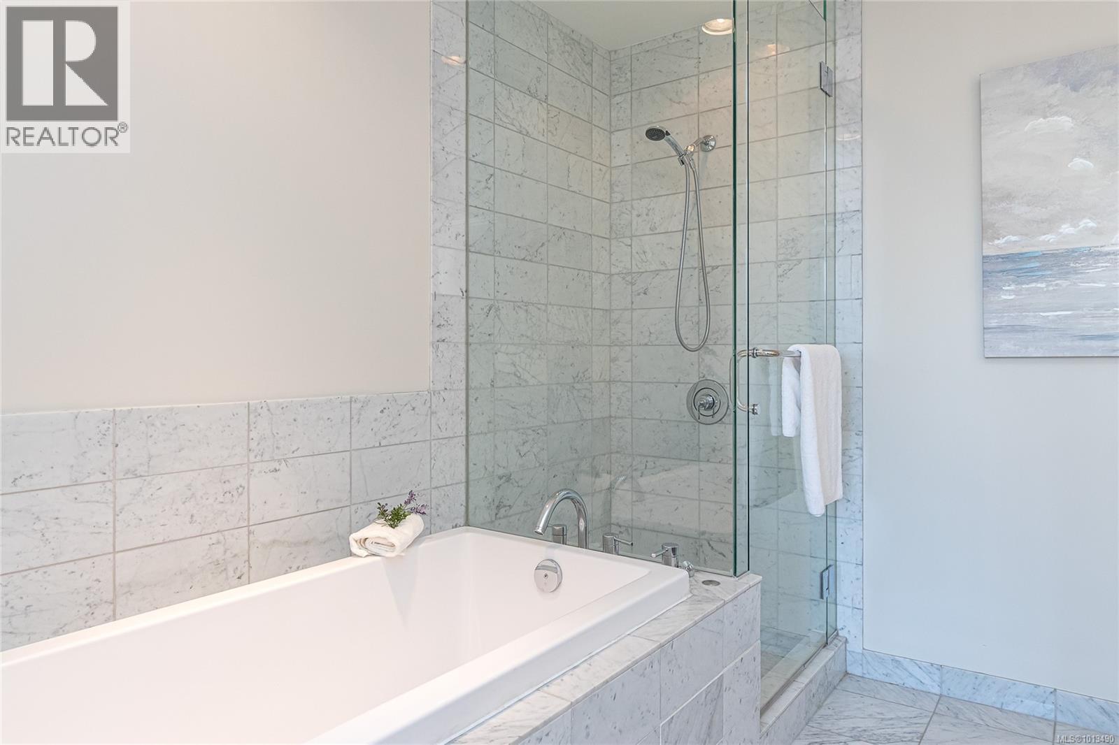301 9809 Seaport Place, Sidney