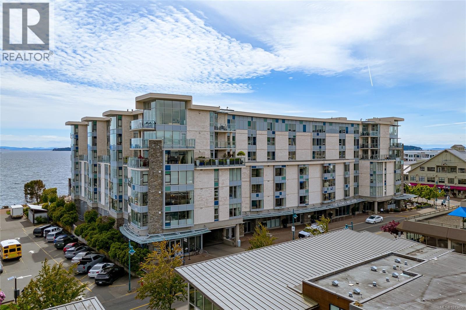301 9809 Seaport Place, Sidney