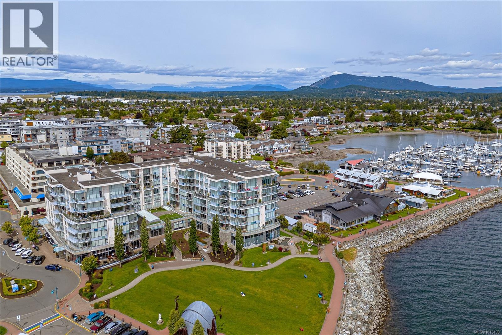 301 9809 Seaport Place, Sidney