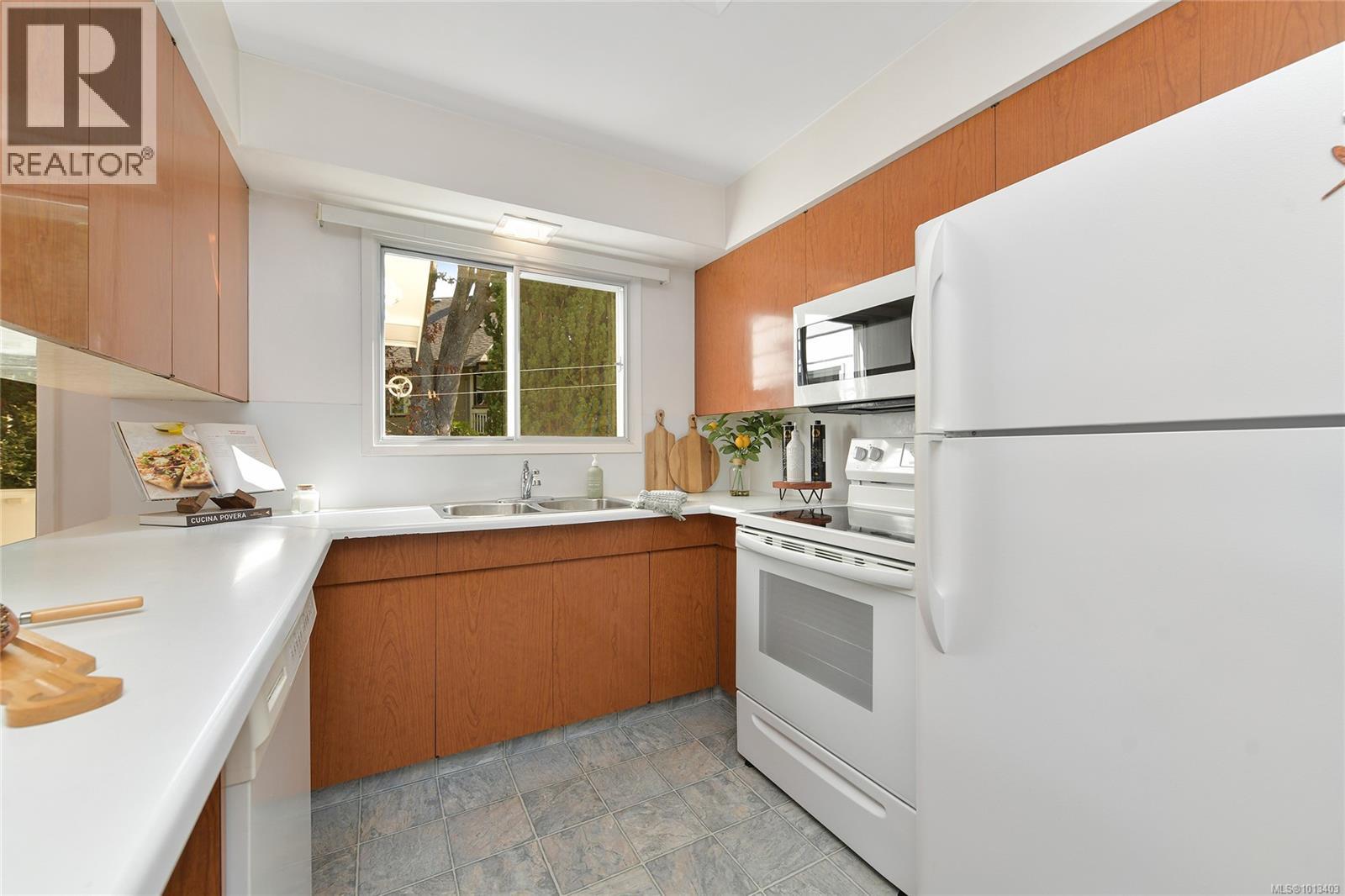  1120 St. Louis Street, Oak Bay