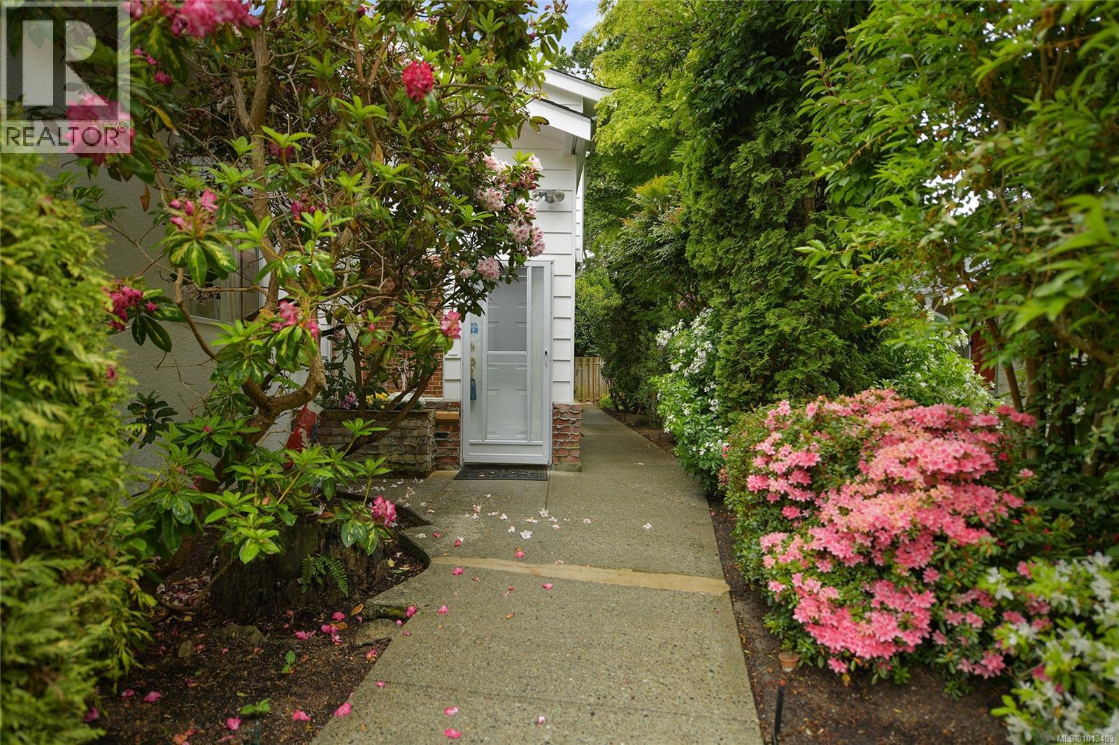  1120 St. Louis Street, Oak Bay