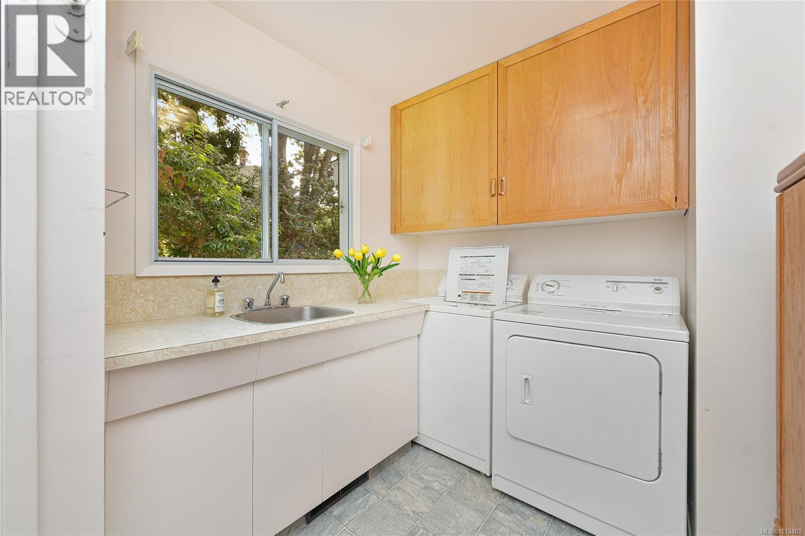  1120 St. Louis Street, Oak Bay