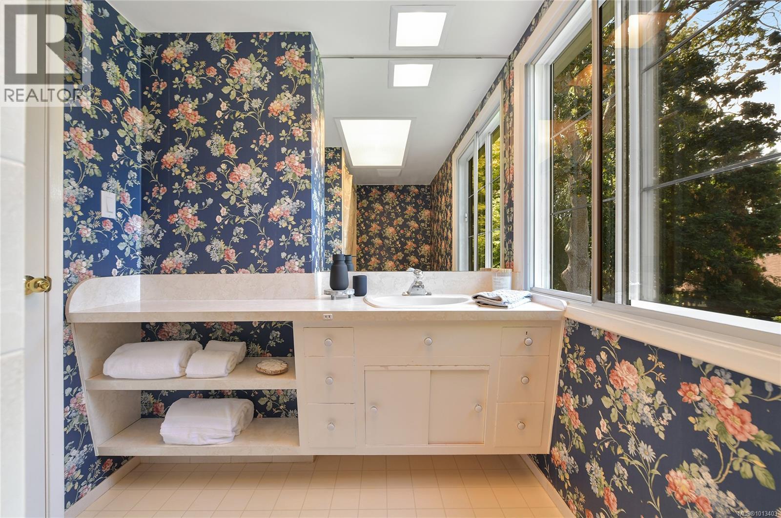  1120 St. Louis Street, Oak Bay