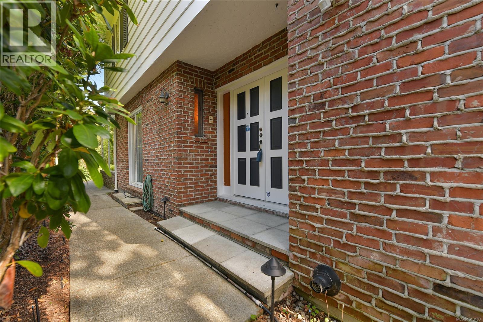  1120 St. Louis Street, Oak Bay