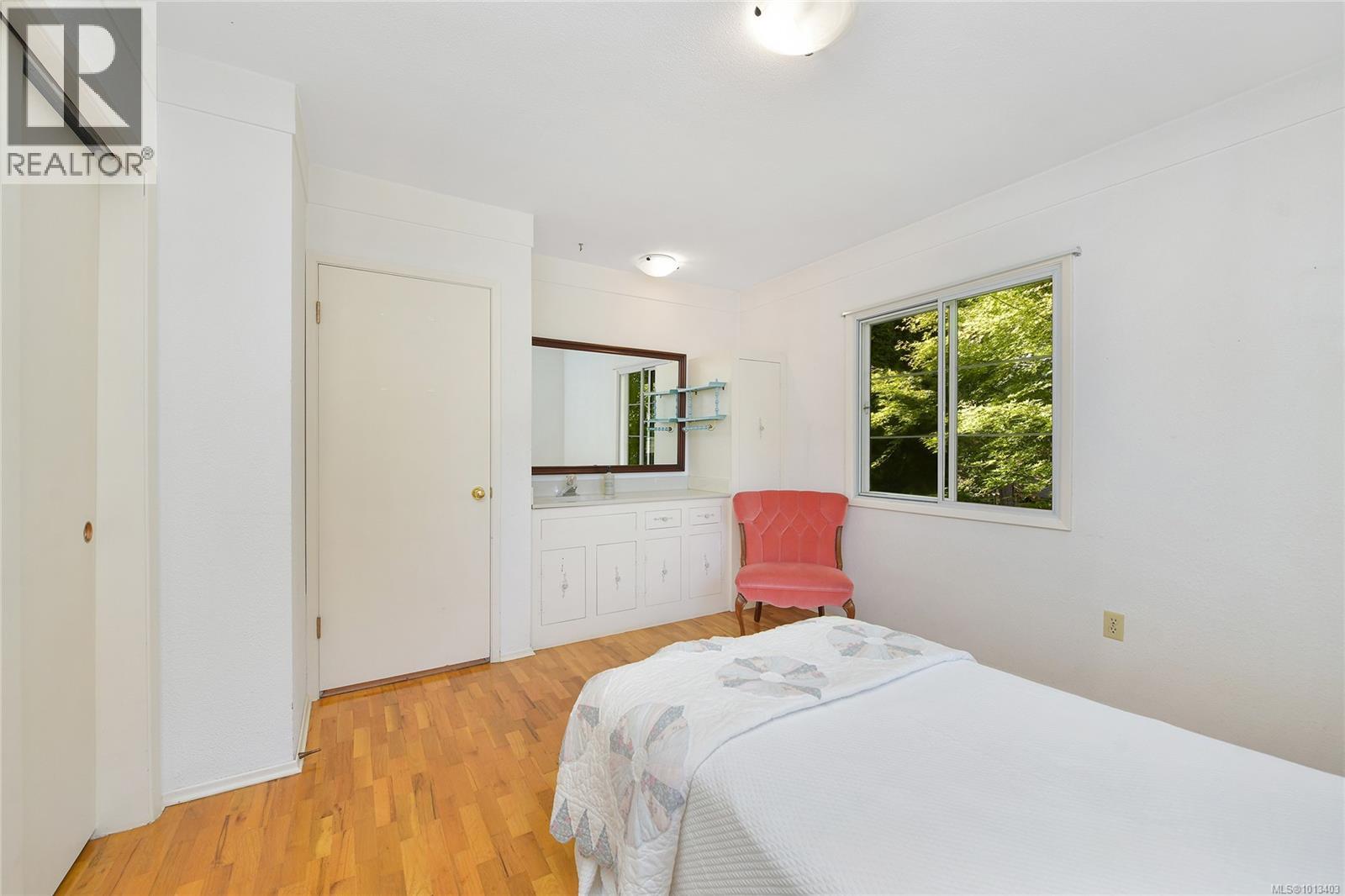  1120 St. Louis Street, Oak Bay