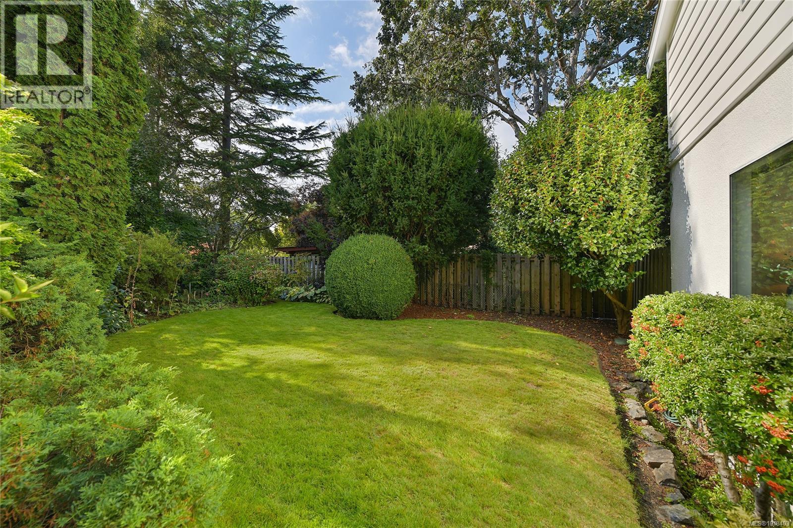  1120 St. Louis Street, Oak Bay