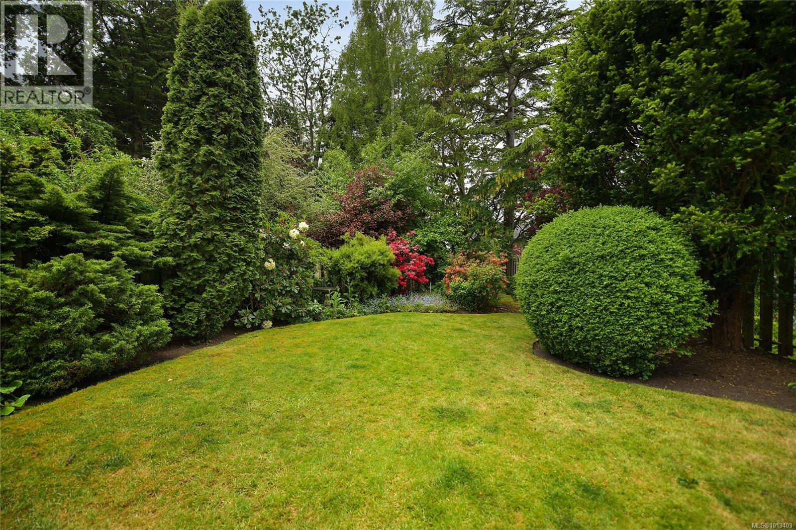  1120 St. Louis Street, Oak Bay