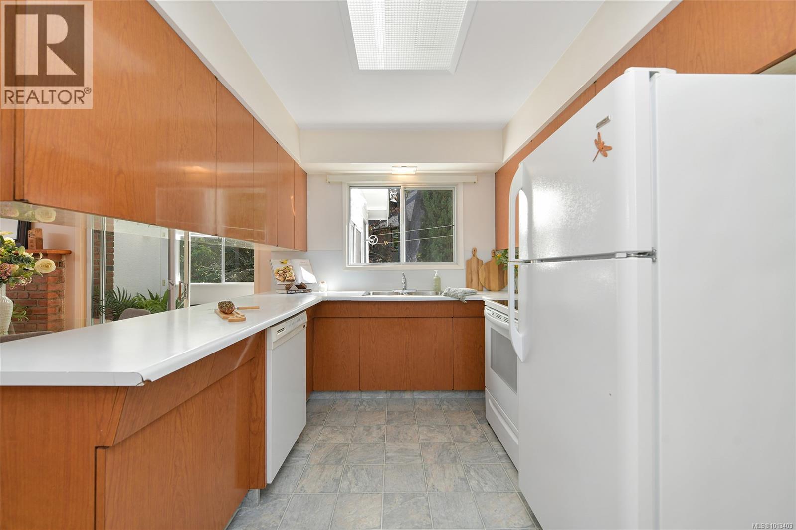  1120 St. Louis Street, Oak Bay
