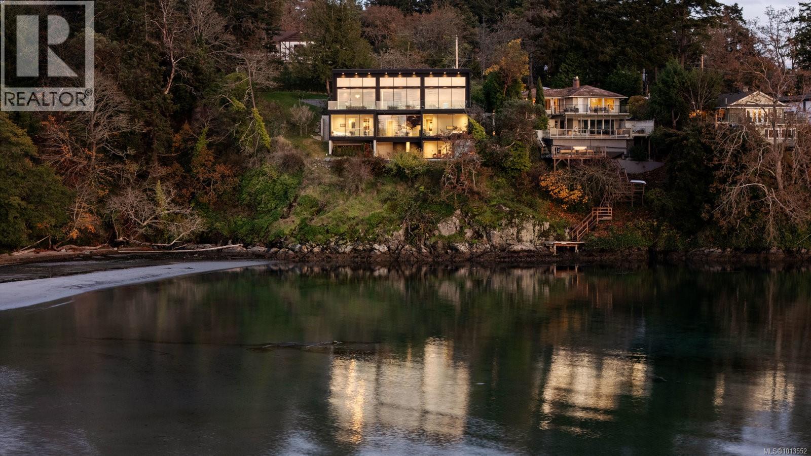  2701 Sea View Road, Saanich