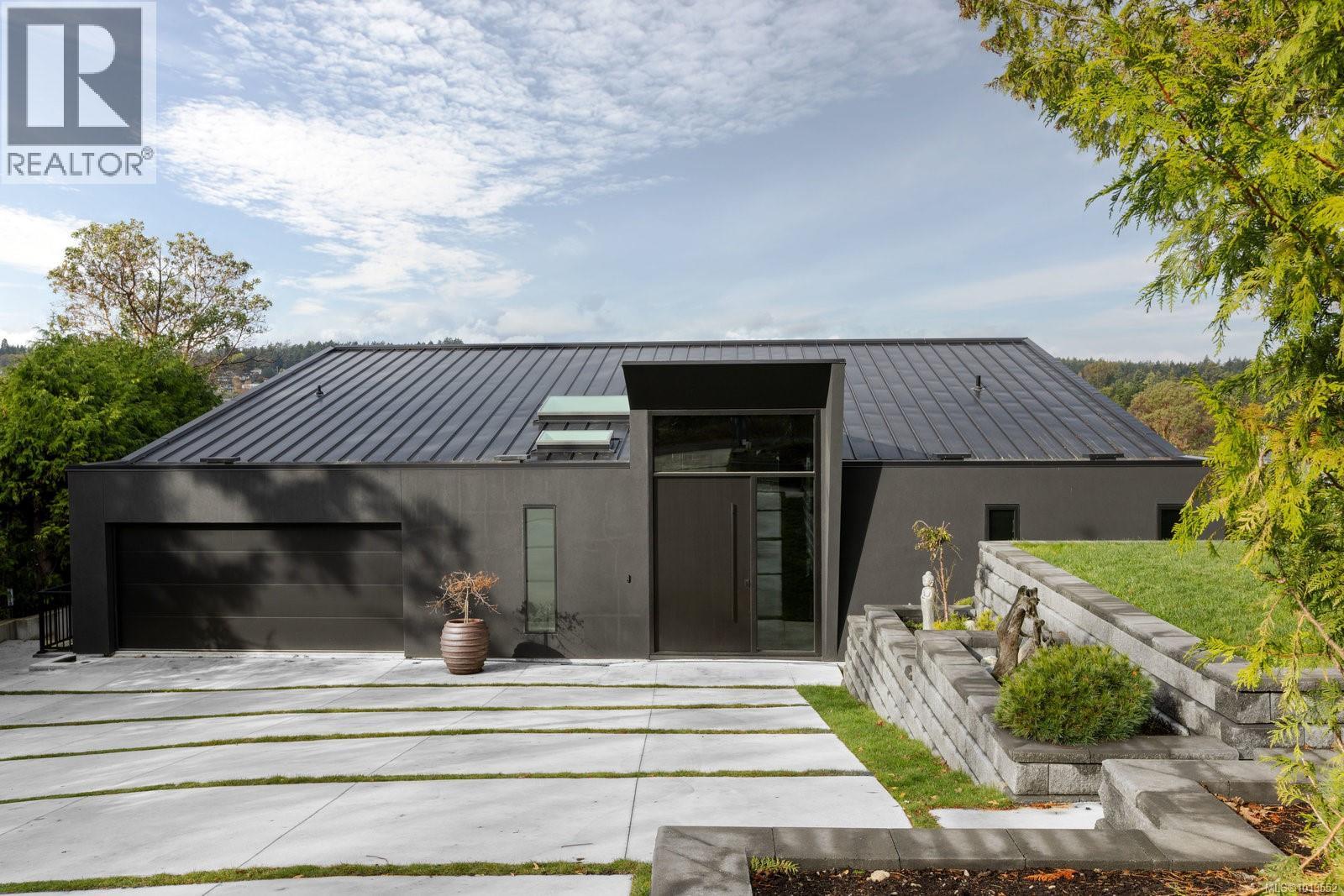 2701 Sea View Road, Saanich