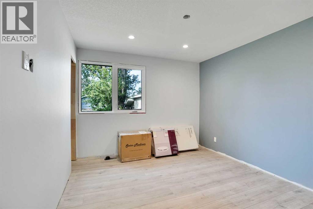 Single Family House Bungalow for Sale in  Lynnover Way SE Ogden Calgary 