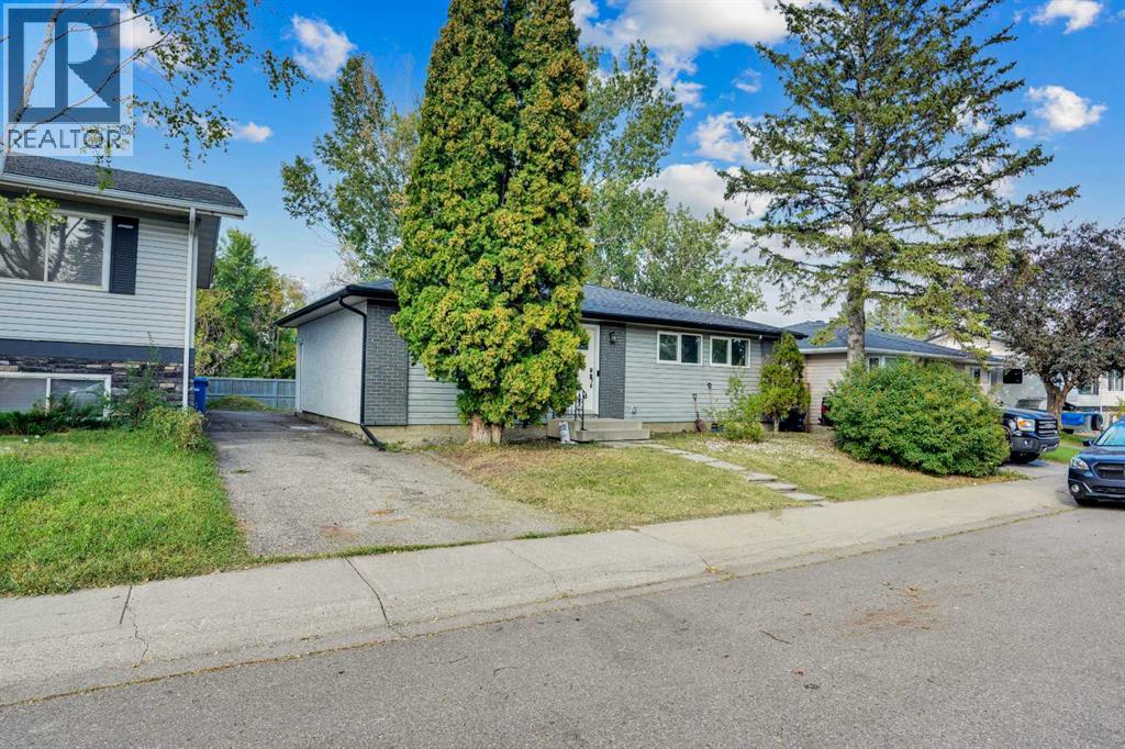 Single Family House Bungalow for Sale in  Lynnover Way SE Ogden Calgary 