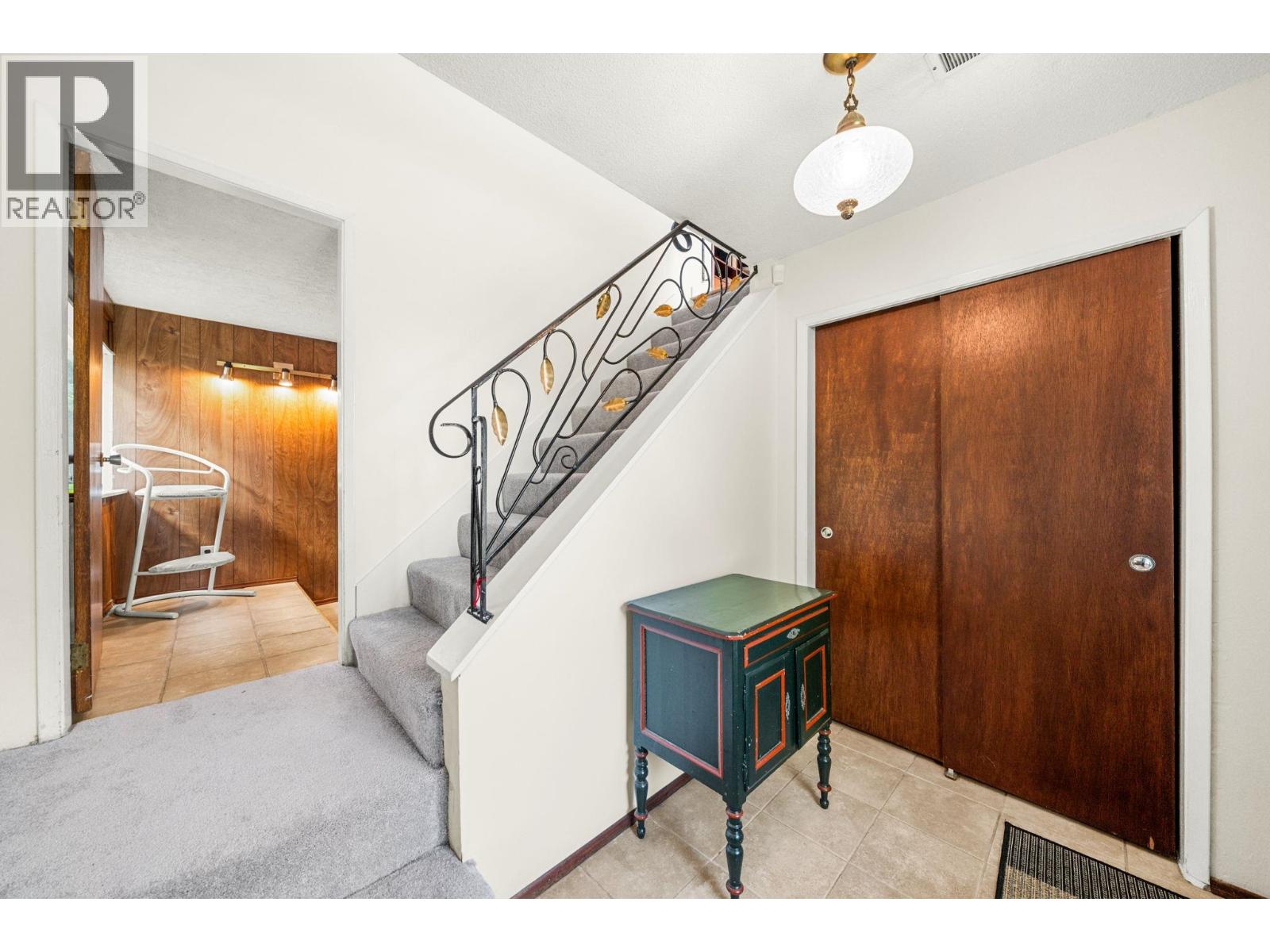 1560 BURRILL AVENUE, North Vancouver