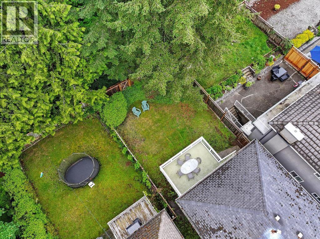 1560 BURRILL AVENUE, North Vancouver