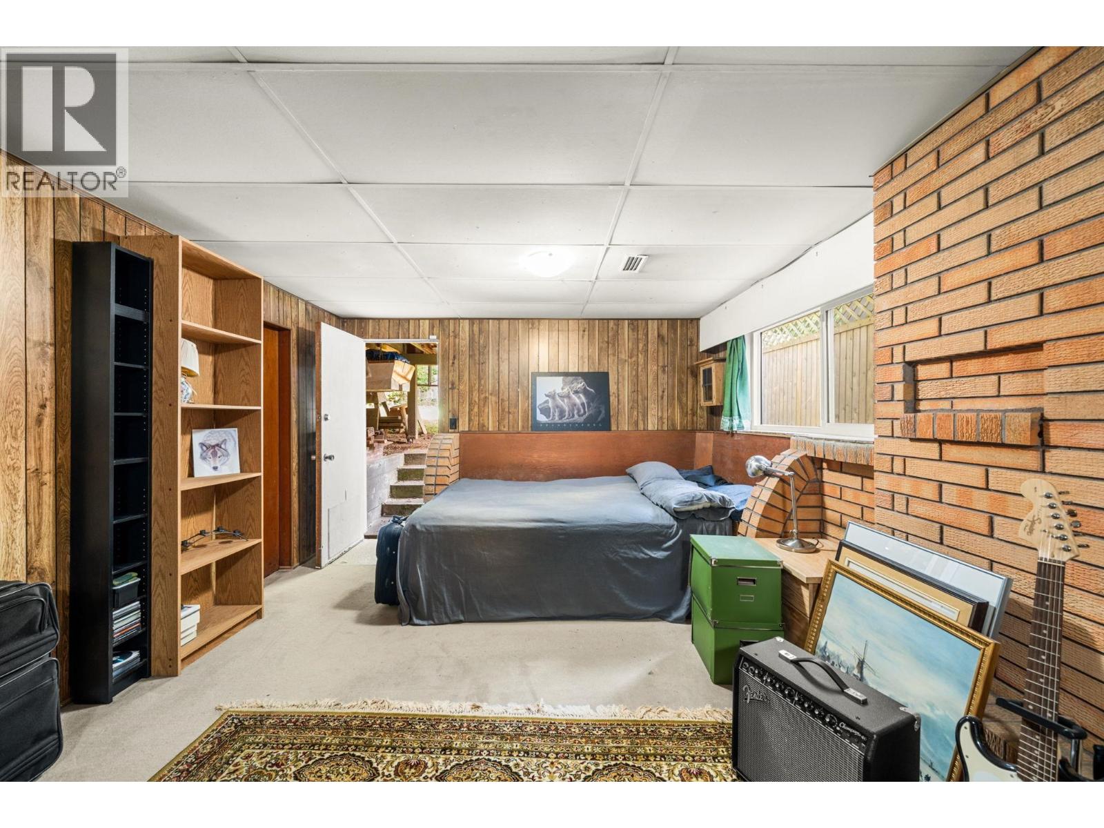 1560 BURRILL AVENUE, North Vancouver