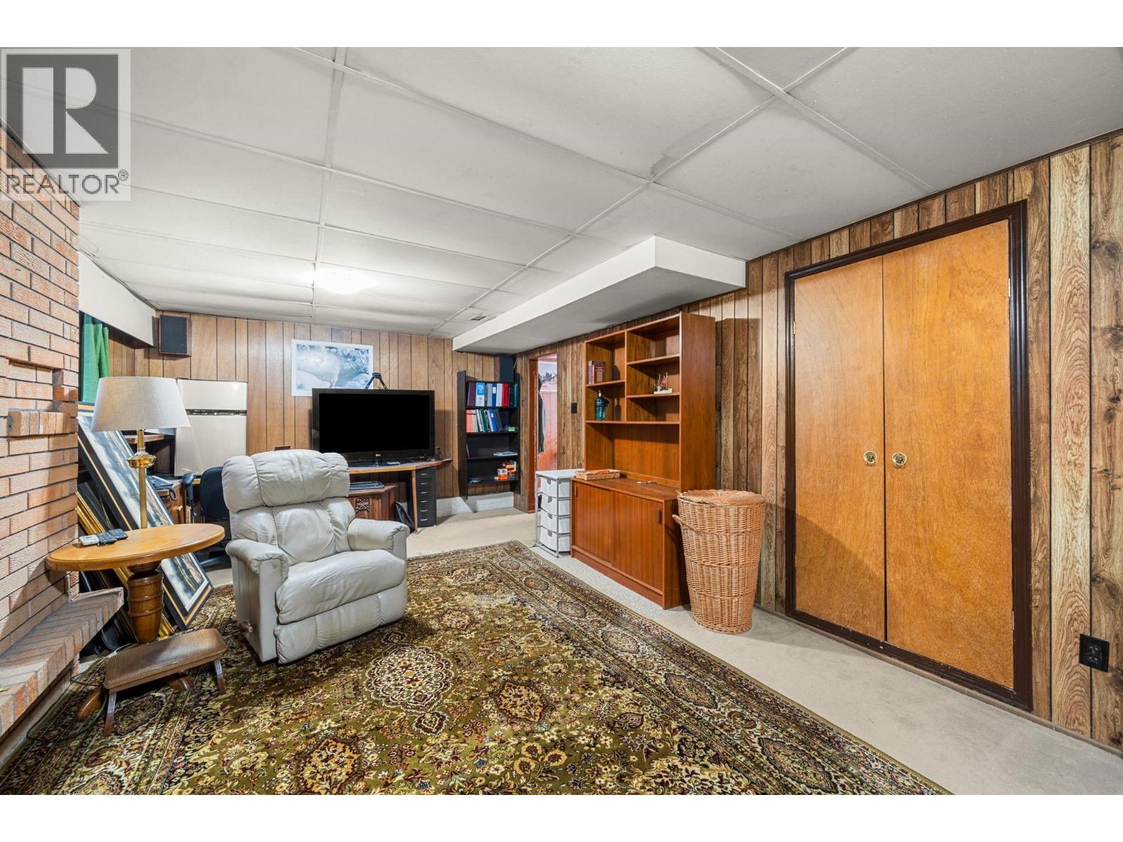 1560 BURRILL AVENUE, North Vancouver