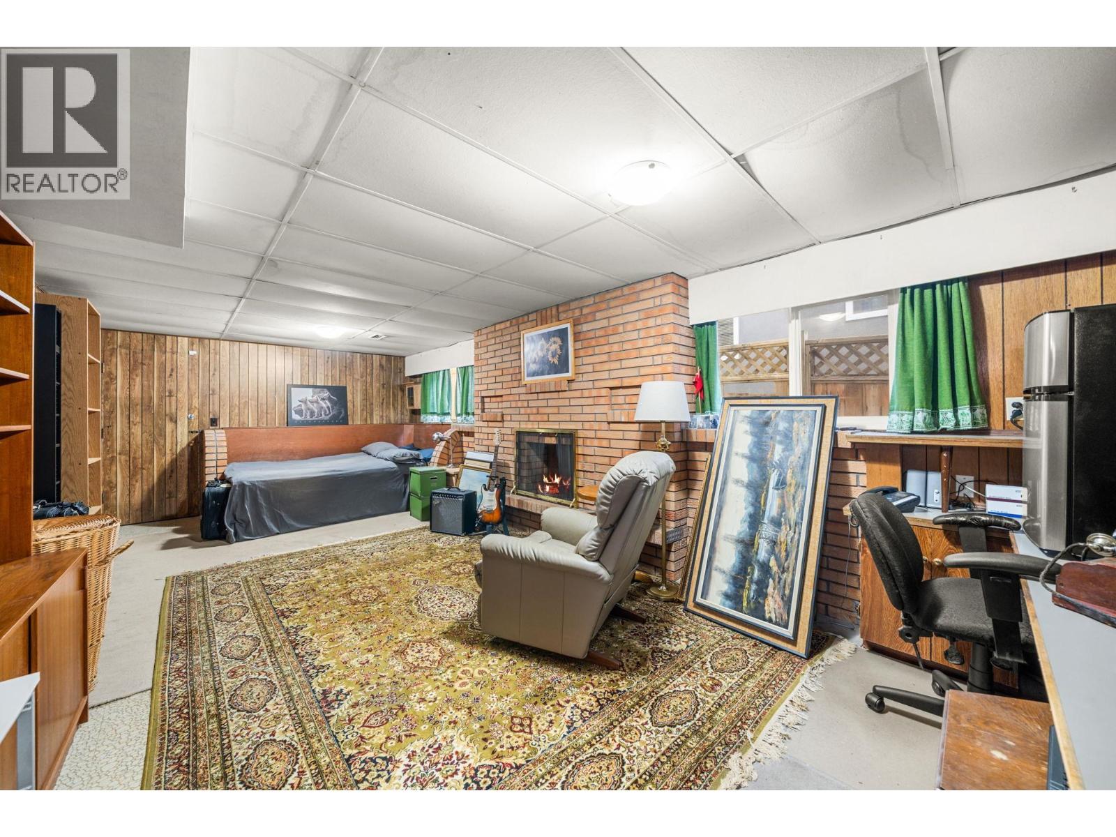 1560 BURRILL AVENUE, North Vancouver