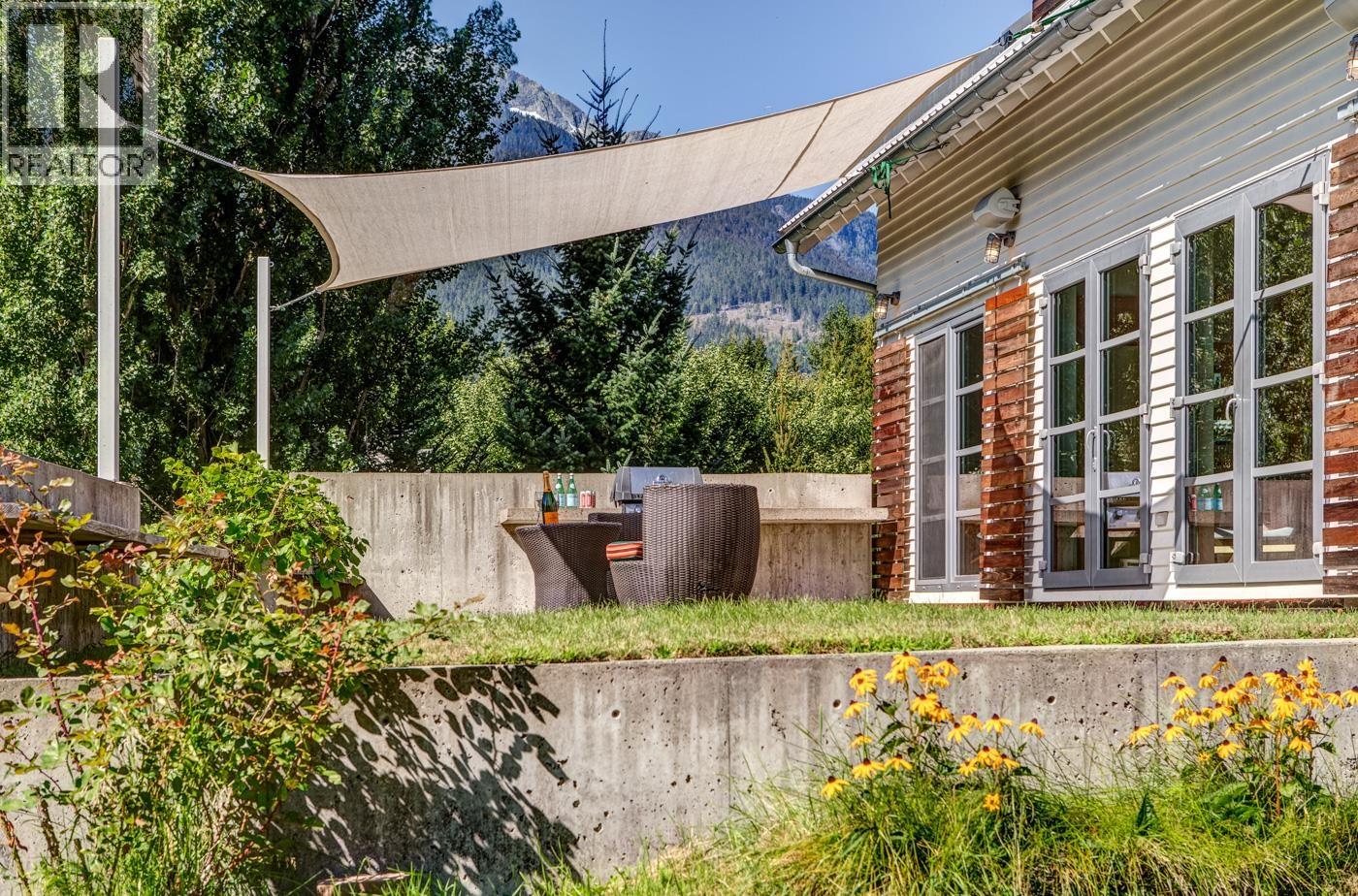 7597 PEMBERTON MEADOWS ROAD, Pemberton