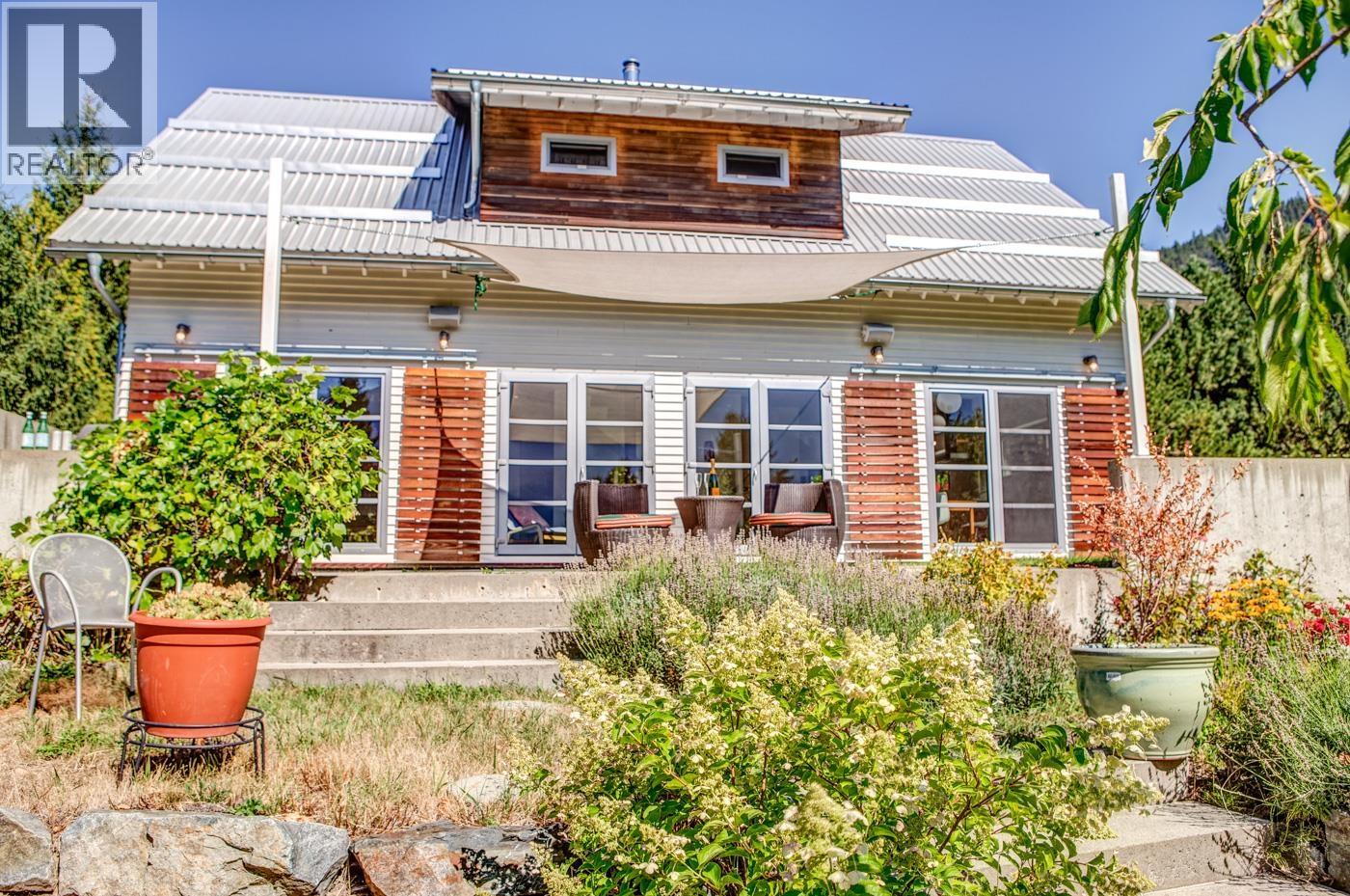 7597 PEMBERTON MEADOWS ROAD, Pemberton