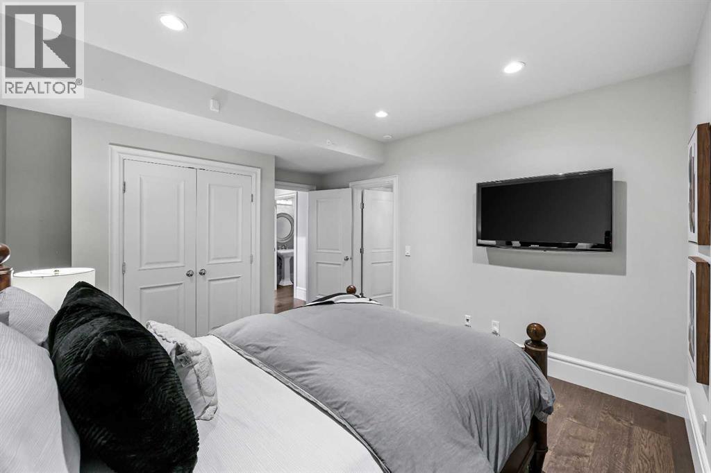 Single Family House for Sale in   Avenue SW Elboya Calgary 